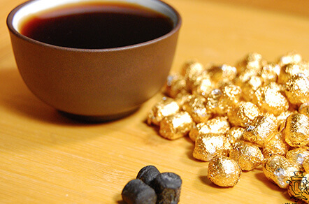 смола пуеру заварена в чашці